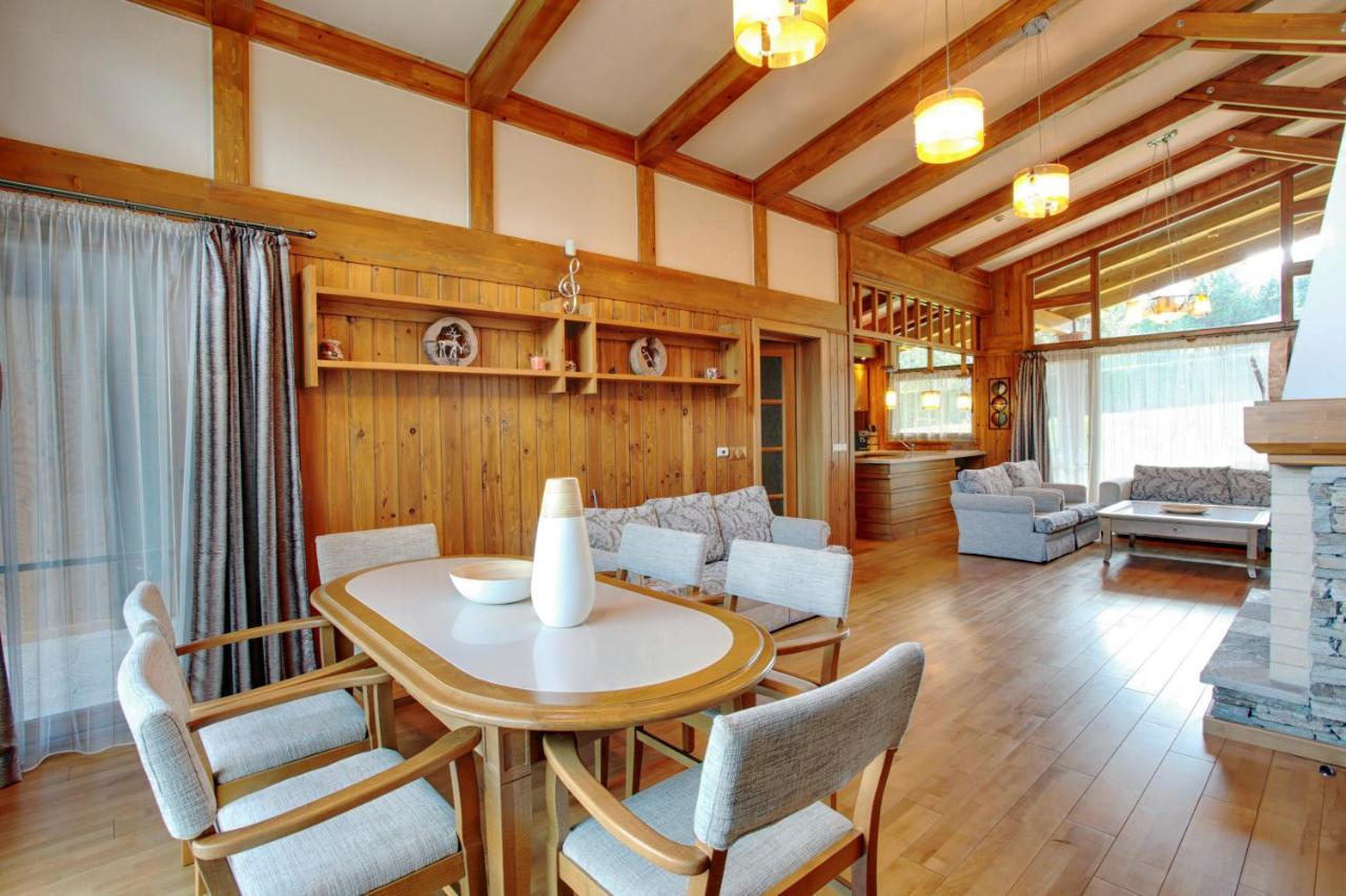 Villa Four Seasons Razlog Eksteriør billede